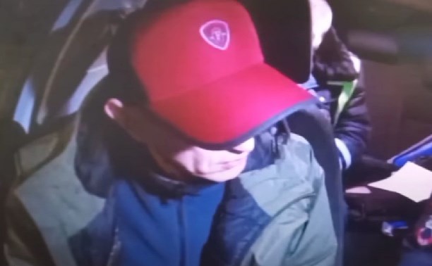 Появилось видео задержания нервного водителя с маслом каннабиса на Сахалине