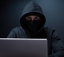 Аферисты заставили сахалинскую пенсионерку установить "Госуслуги" и увели у нее 680 тысяч 
