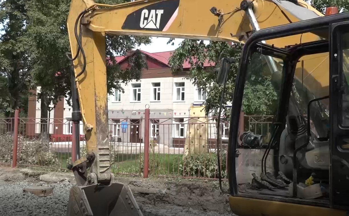 Мэр Южно-Сахалинска раскритиковал РВК за задержку работ на ул. Буюклы 