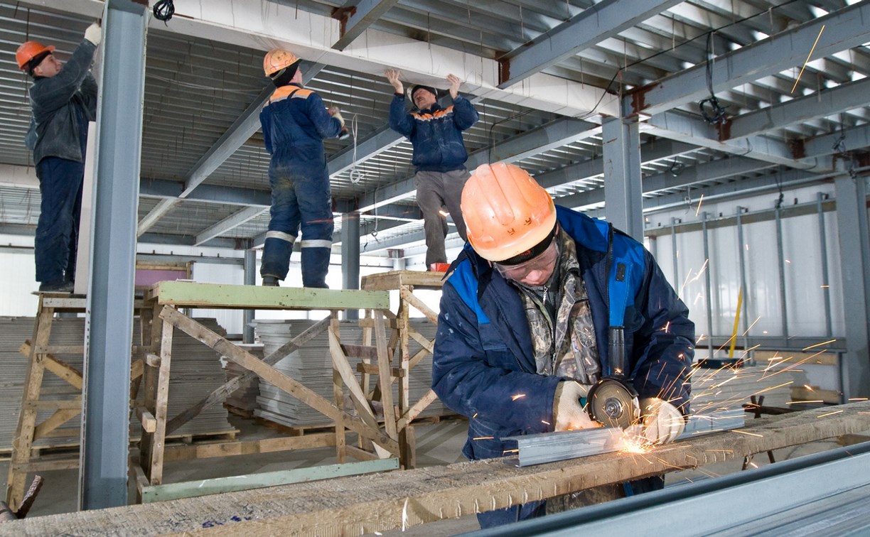 Сахалинским строительным компаниям пообещали улучшить условия для работников