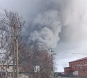 Крупный пожар тушат в Корсакове
