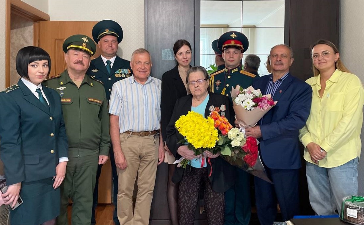 Участница ВОВ в Южно-Сахалинске отметила 90-летний юбилей