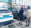 У должников на Сахалине приставы арестовали автомобили прямо на трассе 