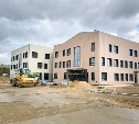 В Хомутово активно строится современная поликлиника