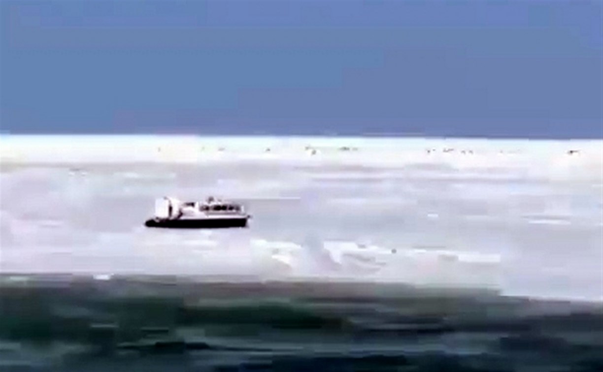 Теперь лёд оторвало и в Охотском, рыбаки спасаются самостоятельно