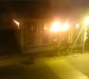 Линия электропередач вспыхнула из-за пожара в Холмске