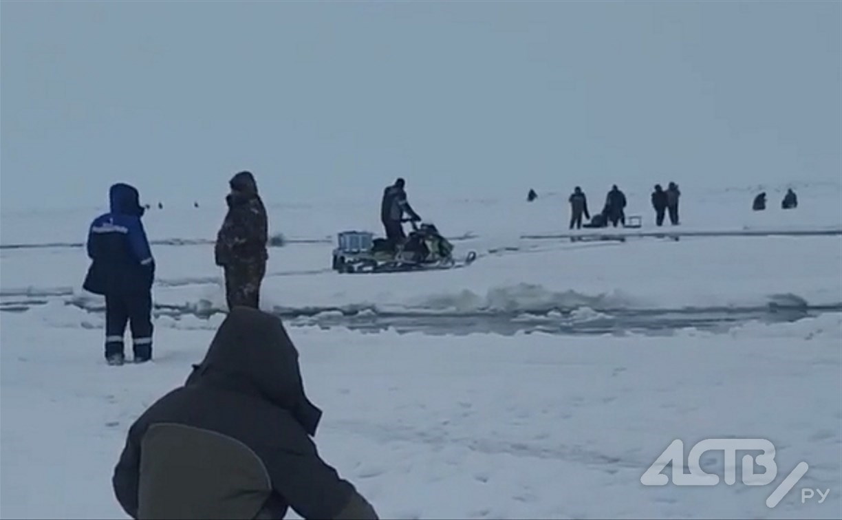 Стало известно, сколько стоит эвакуировать снегоход с оторвавшегося льда у Стародубского 