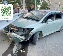 Автомобиль в Корсакове врезался в дорожное ограждение - пострадал водитель