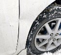 В Луговом неизвестный повредил припаркованный "Филдер" и скрылся