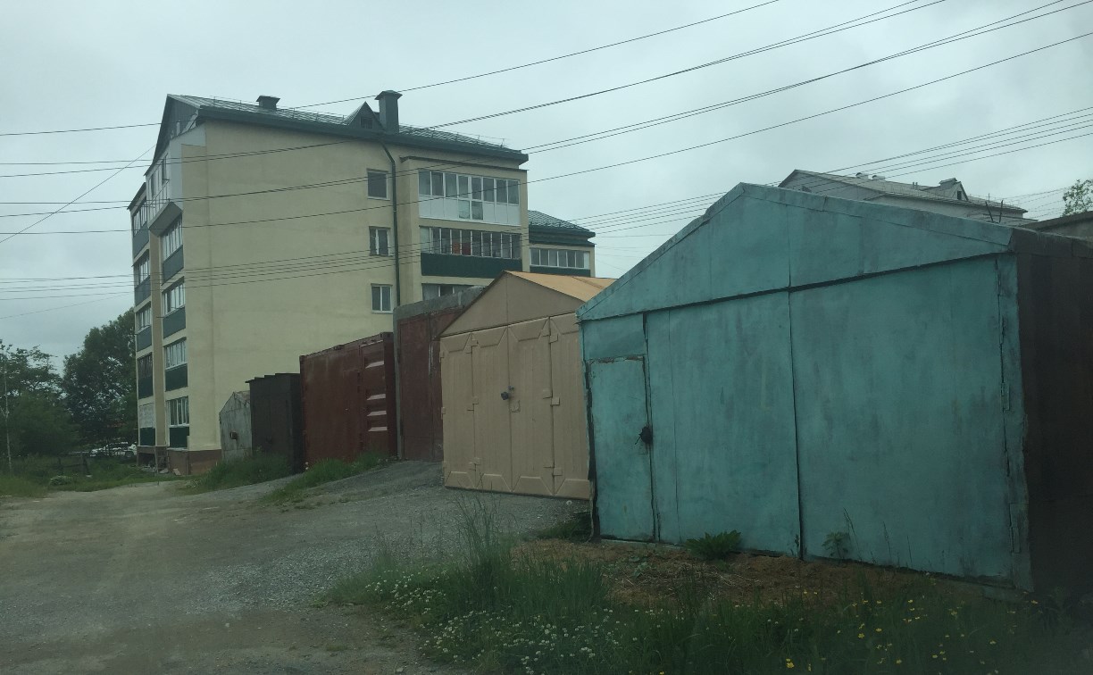 Южносахалинцы незаконно возвращают гаражи в свои дворы
