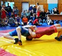 Больше 100 борцов приняли участие в юбилейном турнире в Тымовском