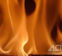 В селе Вал ночью загорелась хозпостройка, огонь охватил 20 квадратов 