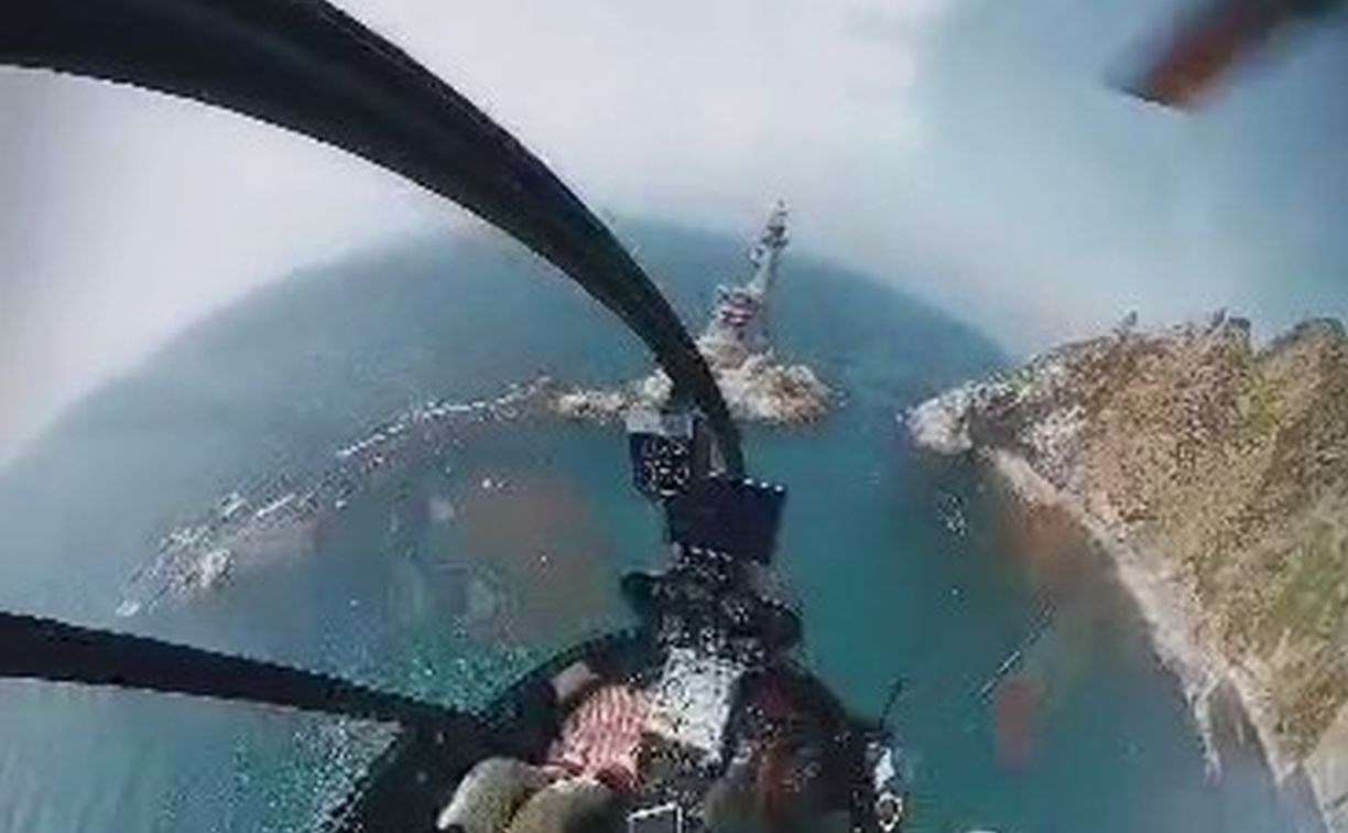 Фантастические кадры: маяк Анива сняли на видео с вертолёта