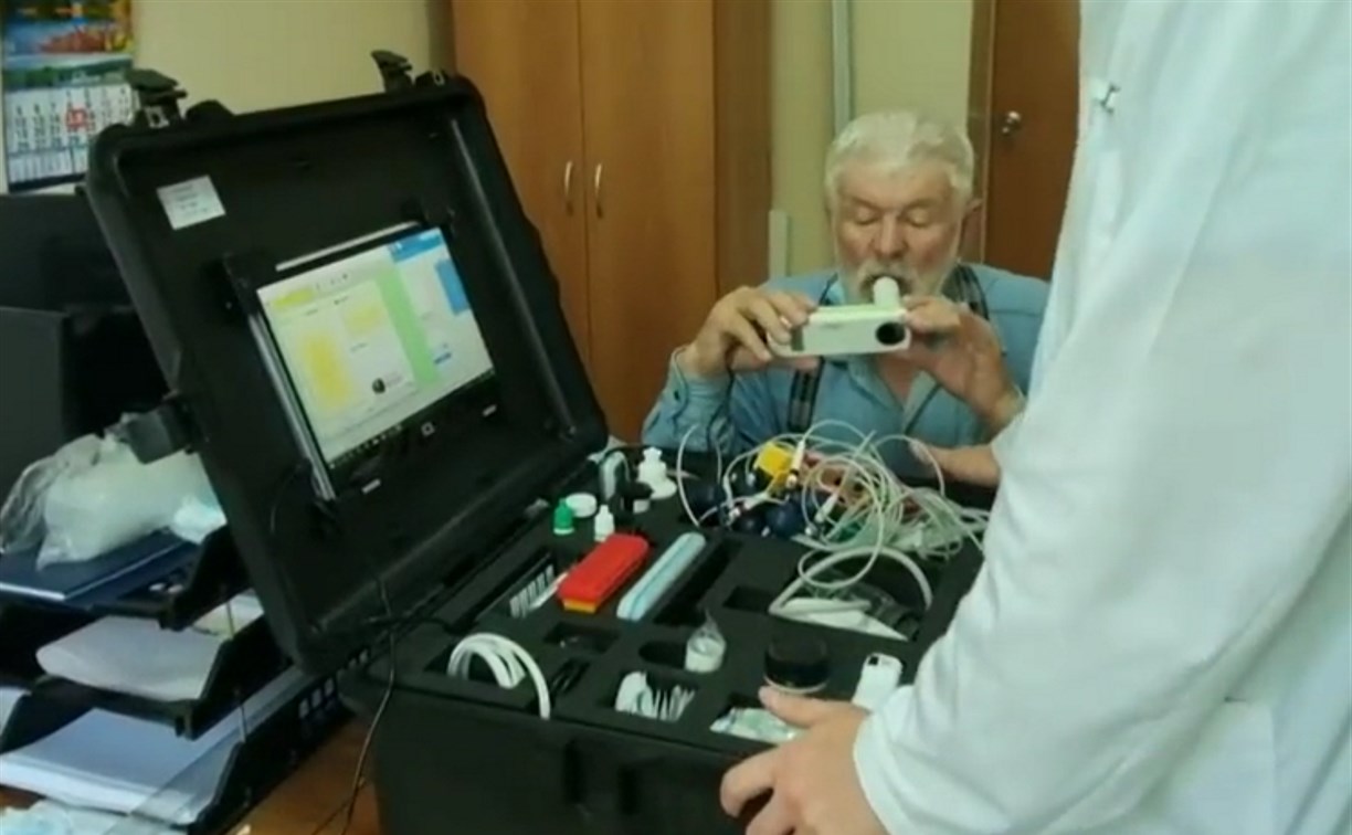 Сахалинцы с многолетними заболеваниями идут на обследование с помощью "умной" аппаратуры
