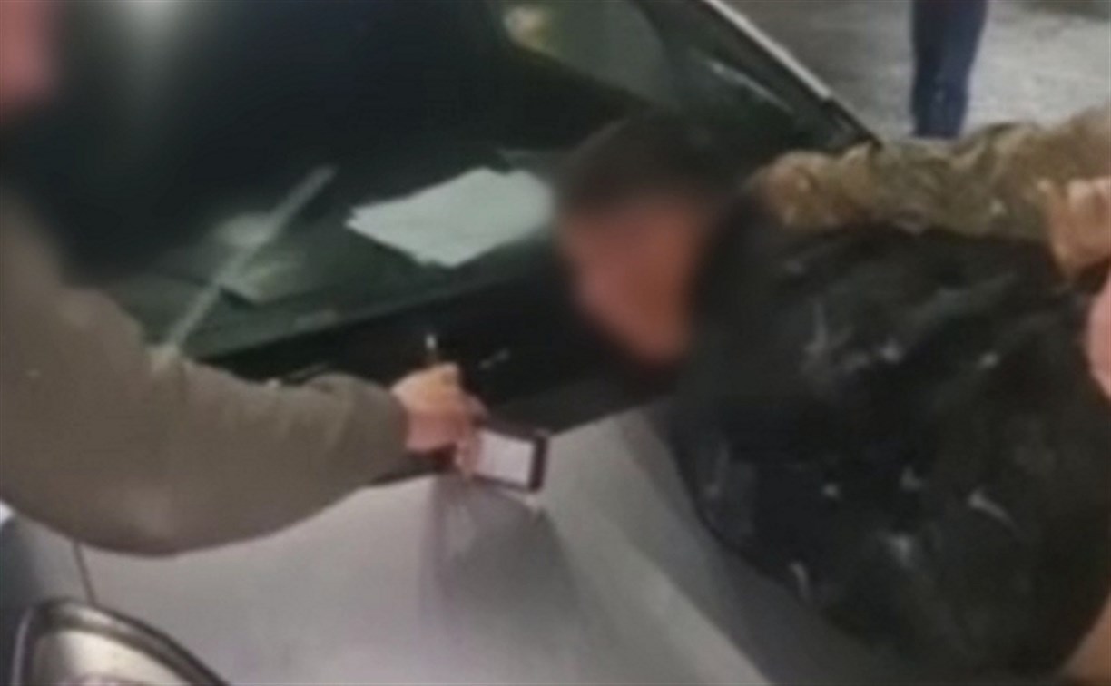 Иностранца на Сахалине посадили на 3,6 года за попытку дачи взятки пограничнику