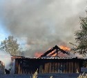 Постройки едва не сгорели в Тымовском из-за вспыхнувшего сарая