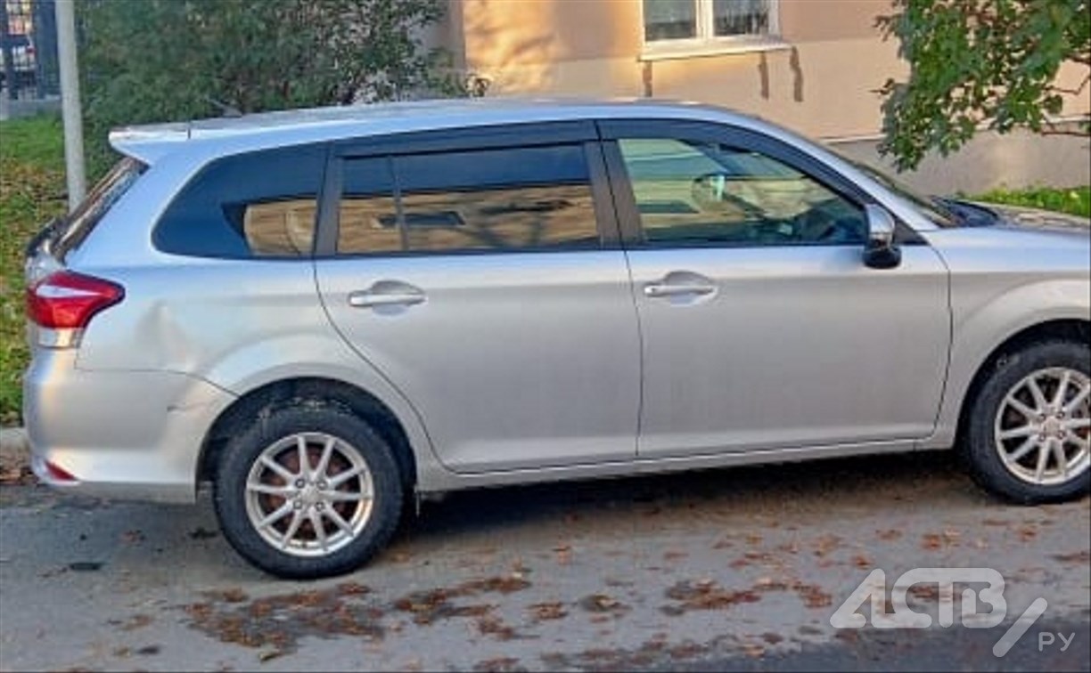 "УАЗ" врезался в Toyota Corolla Fielder и скрылся с места ДТП в Южно-Сахалинске