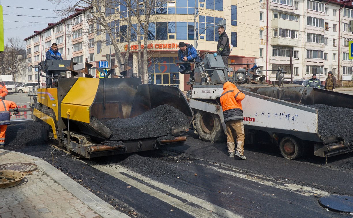 В Южно-Сахалинске запустили асфальтобетонный завод и начали дорожный ремонт