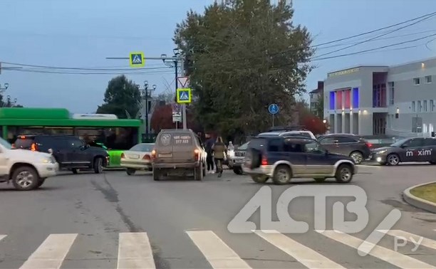 Серьёзное ДТП произошло на перекрёстке в Южно-Сахалинске