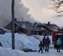 Очевидцы: пожар после взрыва произошел в пригороде Южно-Сахалинска