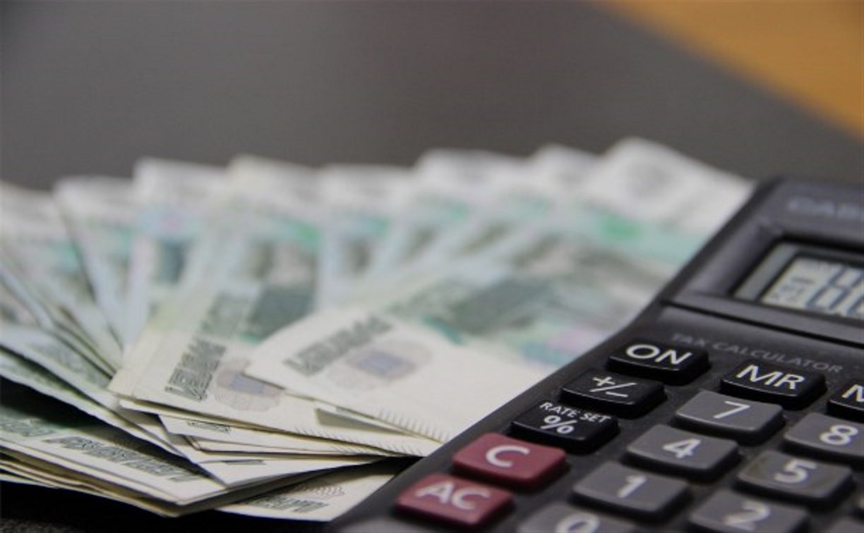 Больше 4 млн рублей не выплатила сахалинская компания своим работникам