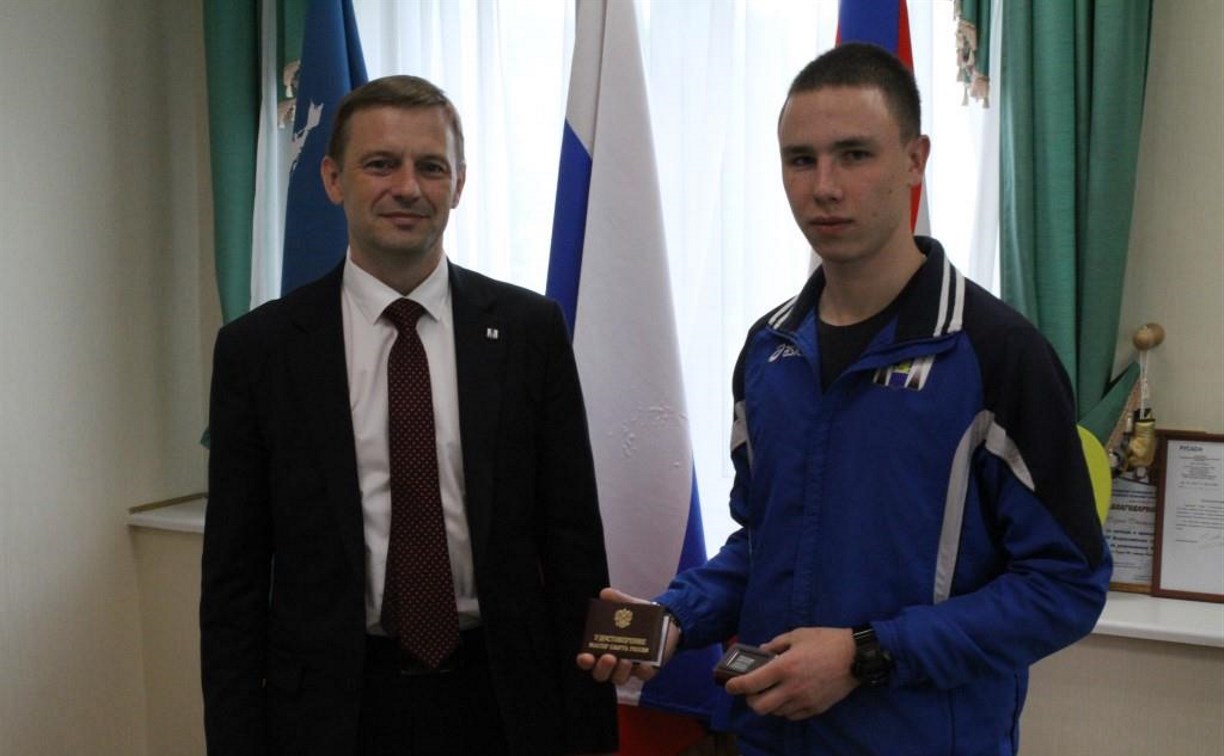 Юный сахалинский стрелок получил звание мастера спорта России