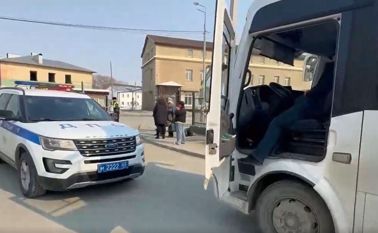 Рейд автоинспекции в Долинске выявил нарушения в работе общественного транспорта