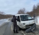 На охотской трассе водитель потерял сознание за рулём