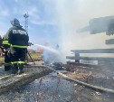 Два пожарных расчёта съехались к месту возгорания в Южно-Сахалинске