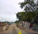 Китайский грузовик лёг на бок на раскисшей дороге у Ёлочек 