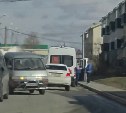 Автомобиль скорой помощи и минивэн столкнулись в Южно-Сахалинске