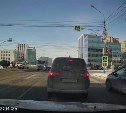 "Повернул на мигающий": появилось видео жёсткого ДТП на "Плазе" в Южно-Сахалинске с другого ракурса