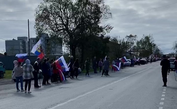 Толпы сахалинцев вышли на улицу, чтобы проводить мобилизованных земляков