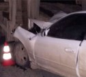 Toyota Mark II врезалась в военный трал на юге Сахалина