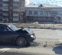 Седан и внедорожник столкнулись на перекрестке в Южно-Сахалинске