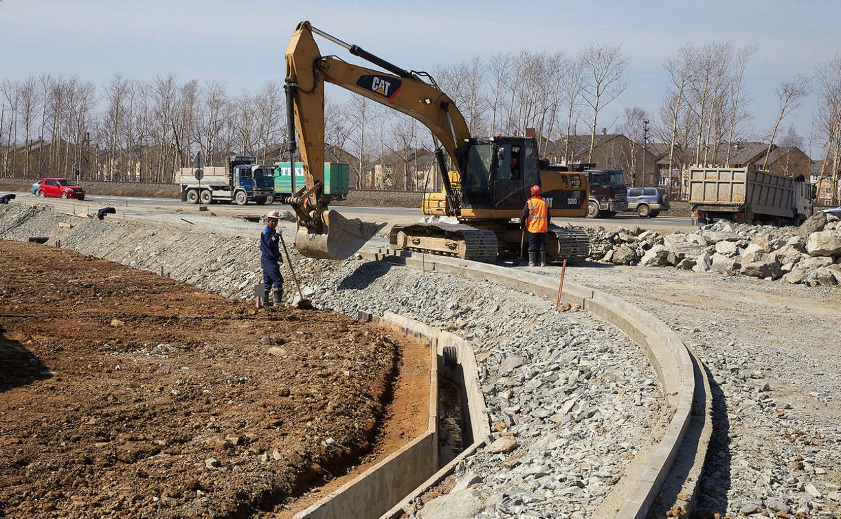 В Южно-Сахалинске начали ремонтировать дороги