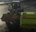 В Южно-Сахалинске погрузчик врезался в автомобиль скорой помощи 