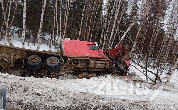 Длинномер сошёл с трассы в Тымовском районе