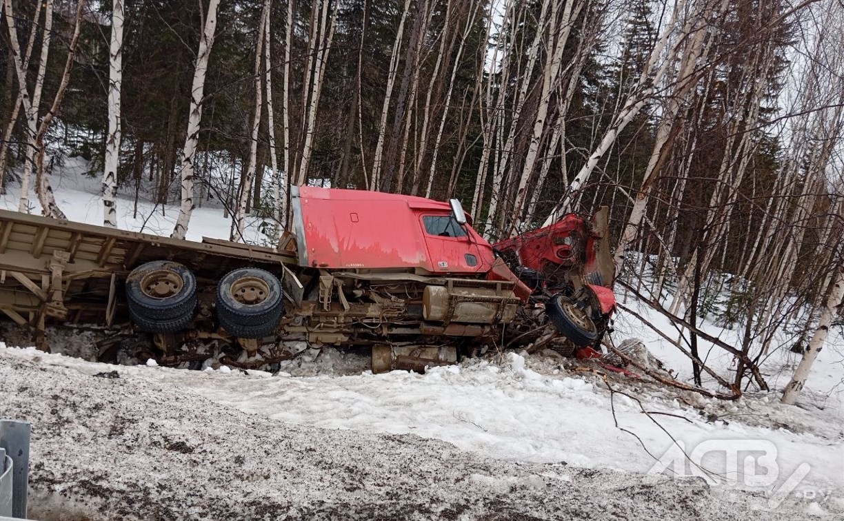 Длинномер сошёл с трассы в Тымовском районе