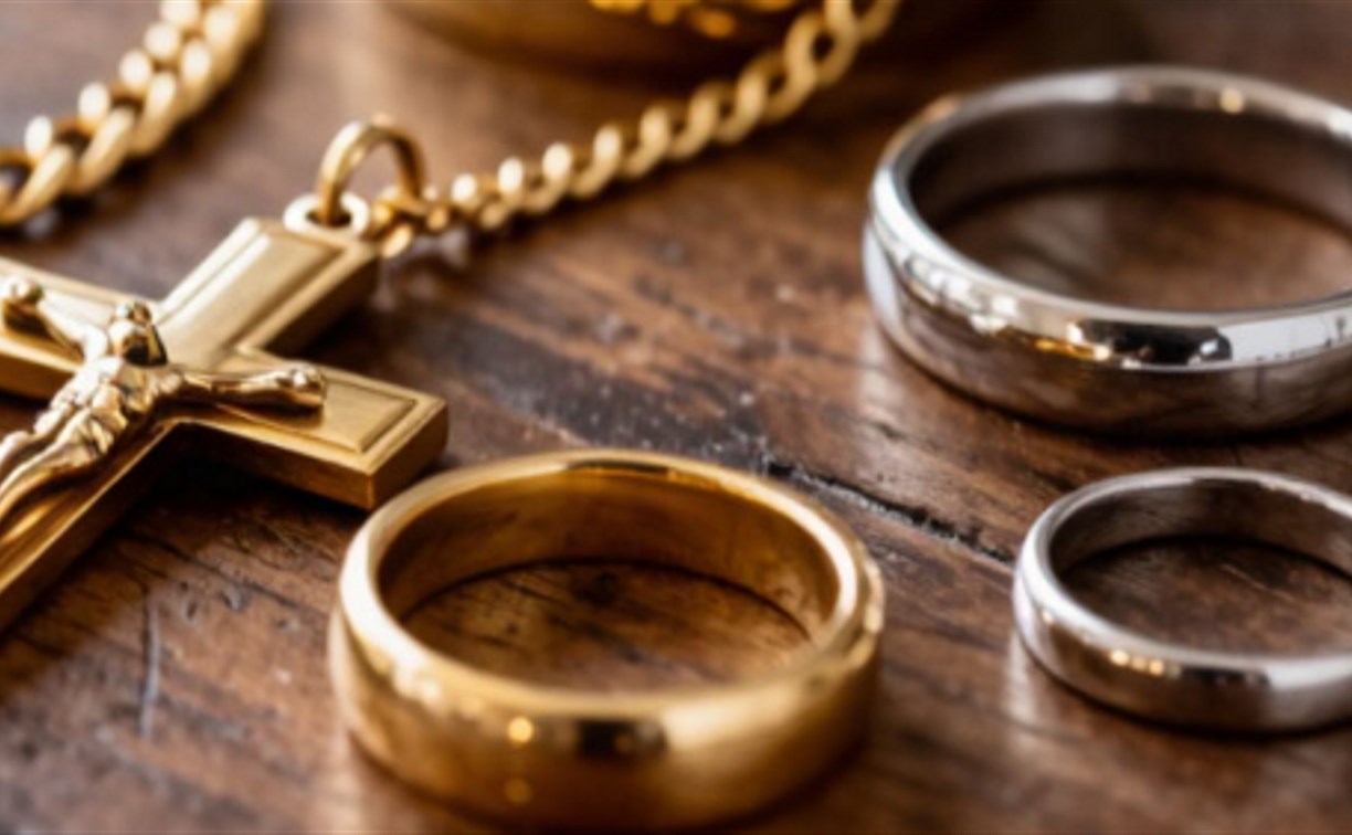 Жительница Анивы осталась без возлюбленного, украшений и праздника