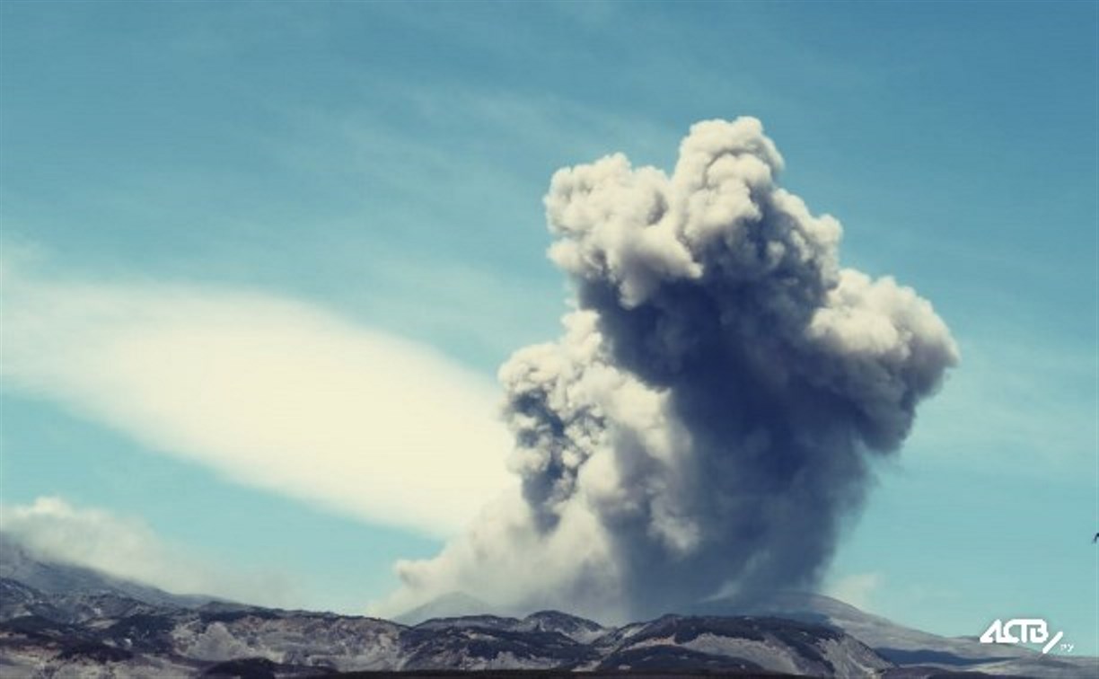 Три пепловых выброса произошло на Эбеко за сутки