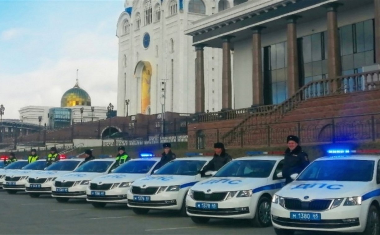 Архиепископ освятил 26 новых авто для сахалинской Госавтоинспекции
