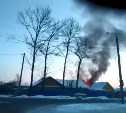 Бесхозные постройки загорелись в районе улицы Украинской в Южно-Сахалинске