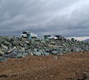 Мусорные баки в Пригородном креативно защитили от воришек или ветра