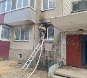 Пожар в центре Южно-Сахалинска: маленькая девочка была одна в квартире и смогла позвонить дедушке