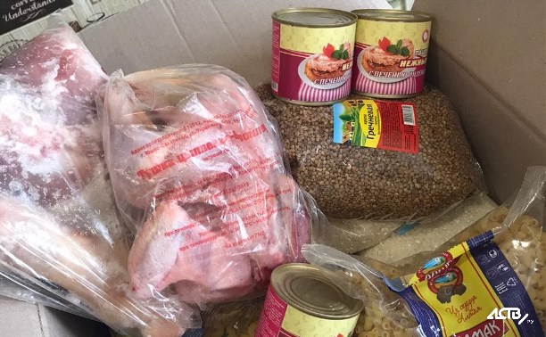 Сахалинцы помогают волонтерам кормить пенсионеров горячими обедами
