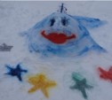 Сто южносахалинцев сделали снежные фигуры морских животных (ФОТО)