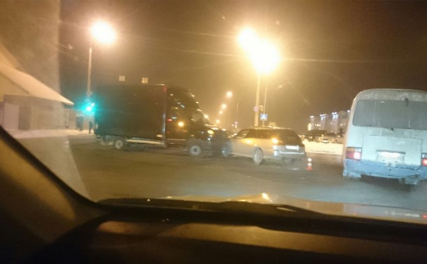 Два ДТП за вечер произошли на одном из перекрестков в Южно-Сахалинске