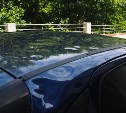 На Сахалине парень из мести прыгал на крыше автомобиля