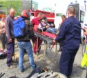 Два мотоциклиста пострадали после столкновения с грузовиком в Южно-Сахалинске (ФОТО, ВИДЕО)